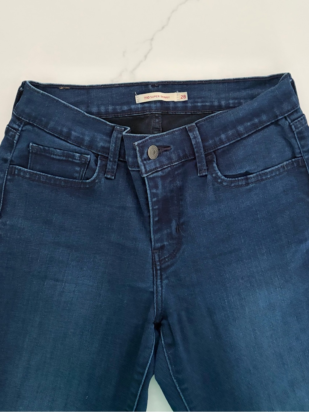 Levi’s 710 SUPER SKINNY size 28 Darker Blue Denim Jeans Like New.